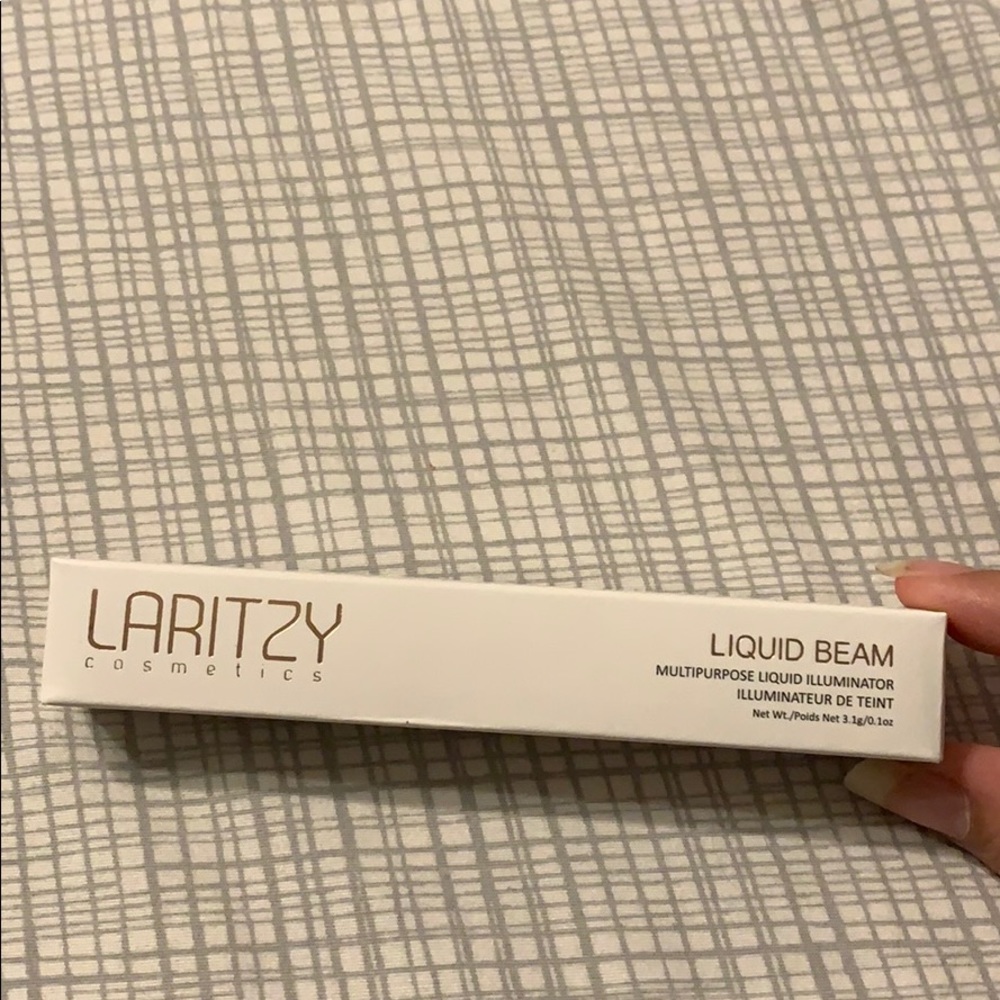 Laritzy liquid beam in topaz